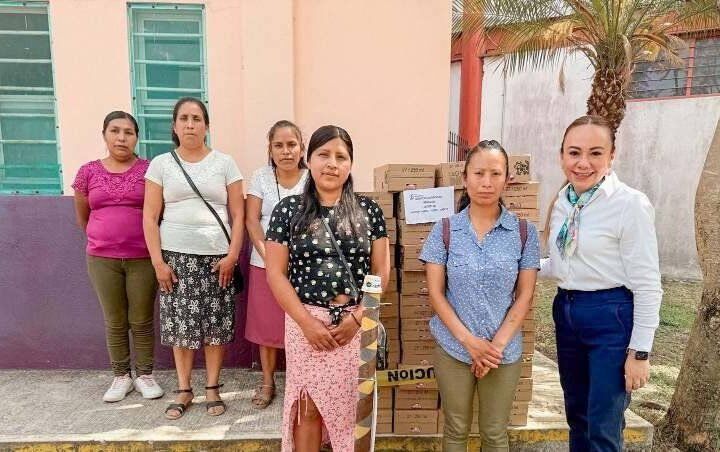 ENTREGAN DESAYUNOS ESCOLARES EN HUATUSCO