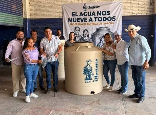 CONTINÚA ENTREGA DE DEPÓSITOS DE AGUA EN HUATUSCO