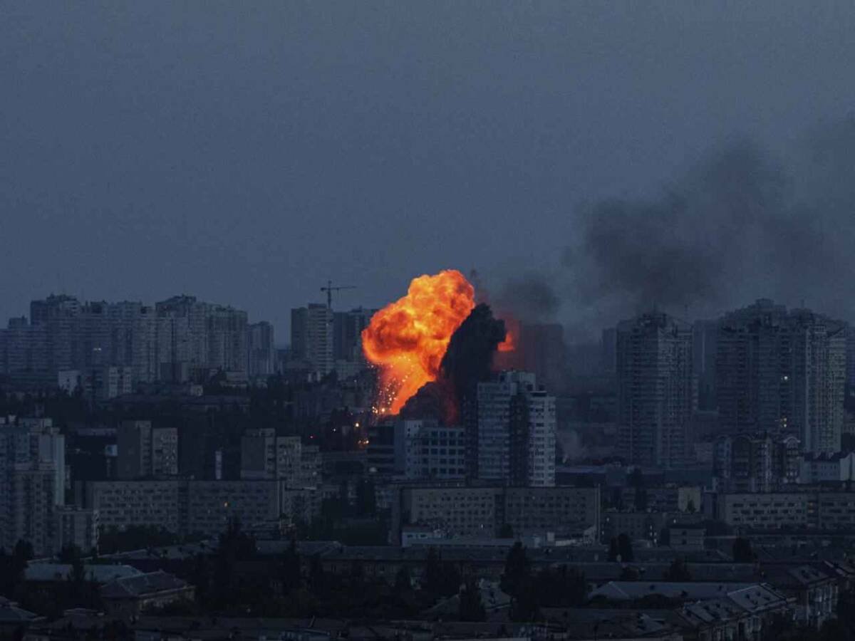 RUSIA LANZA INTENSO BOMBARDEO CONTRA KIEV TRAS ADVERTENCIAS DE ZELENSKI
