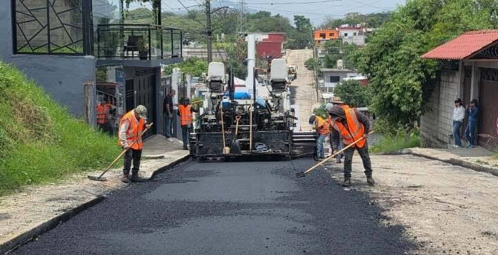 AVANZA PAVIMENTACIÓN EN LAS GARDENIAS