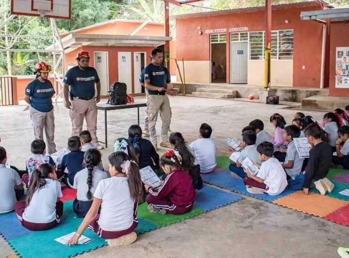 LLEVA AYUNTAMIENTO DE IXHUATLÁN SERVICIOS A IXCAPANTLA