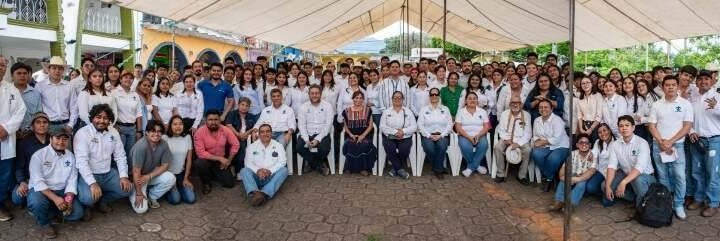 PRESENTAN PROYECTOS ESTUDIANTES DE LA UV EN IXHUATLÁN DEL CAFÉ