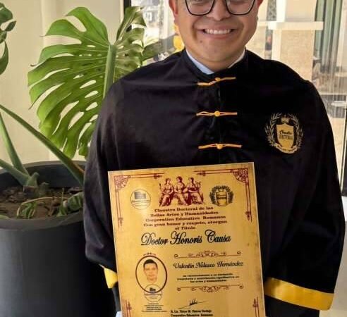 OTORGAN DOCTORADO HONORIS CAUSA A VALENTÍN NOLASCO