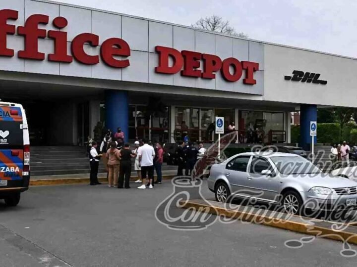 ASALTAN SUCURSAL DE BANAMEX A MANO ARMADA
