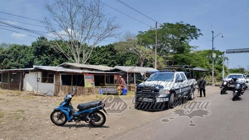 IBA A COMPRARLE FLORES A SU MAMÁ Y LO BALEAN