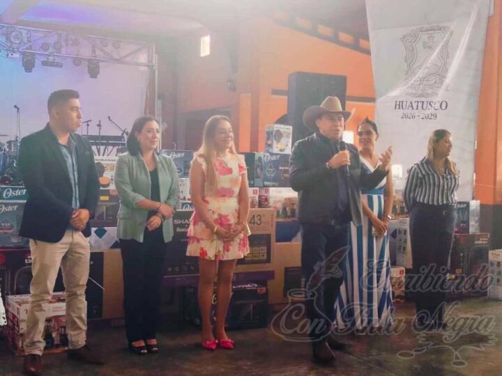 FESTEJAN A MAESTROS HUATUSQUEÑOS