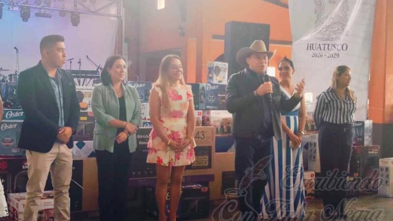 FESTEJAN A MAESTROS HUATUSQUEÑOS