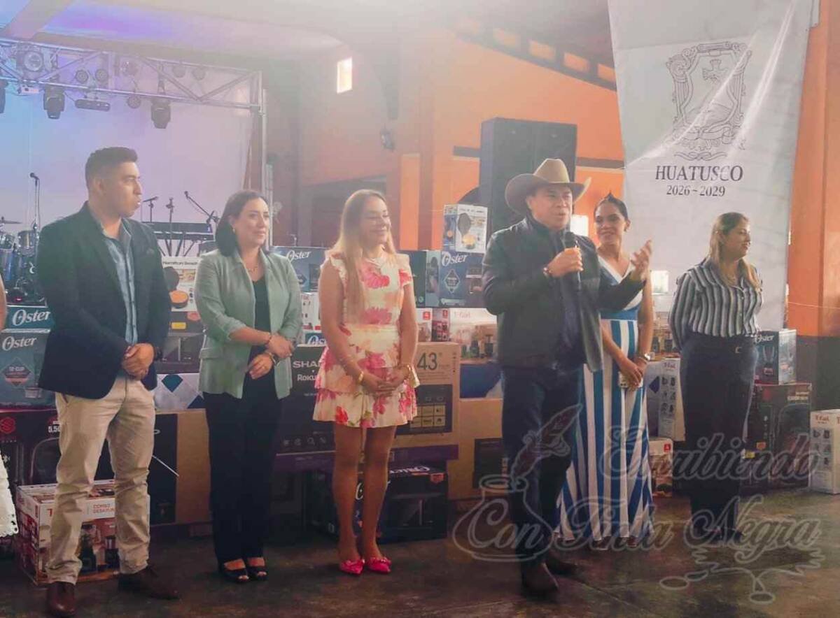 FESTEJAN A MAESTROS HUATUSQUEÑOS