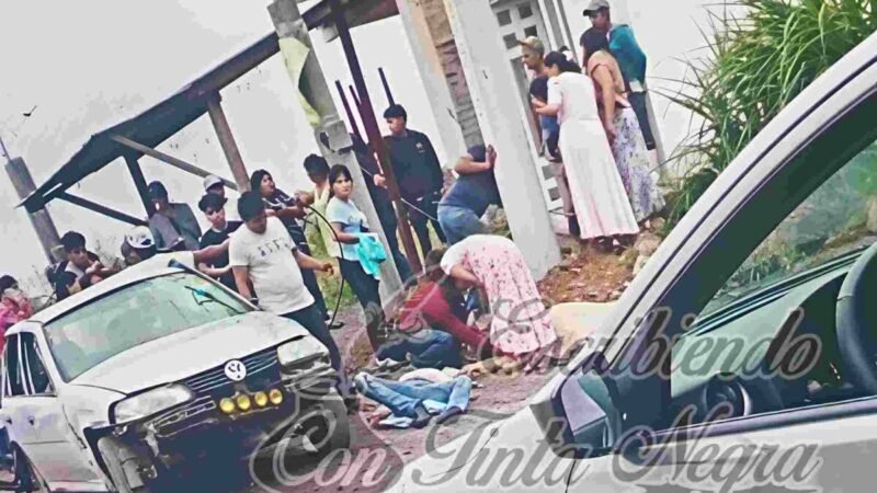 ¡TRAGEDIA EN COSCOMATEPEC!; AUTO ATROPELLA Y MATA A JOVEN Y NIÑA
