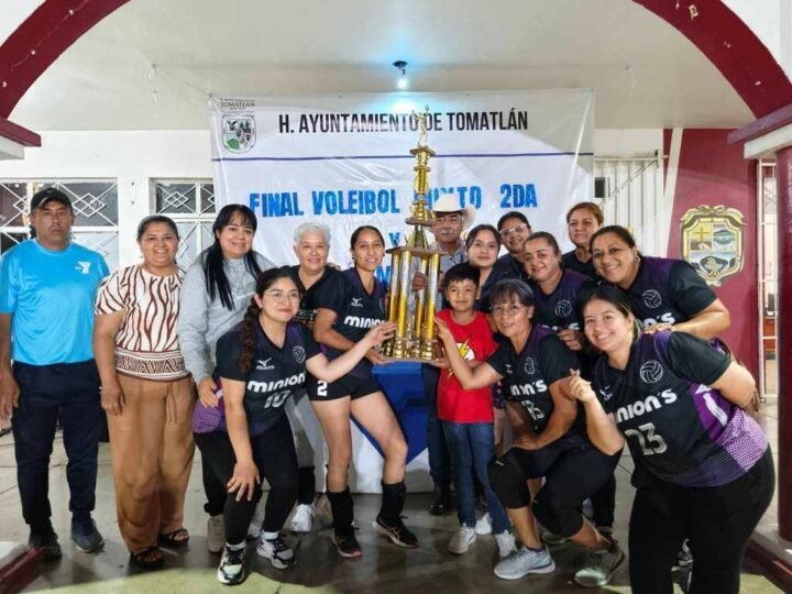 FUTBOLEROS Y MINIONS, CAMPEONES DE TORNEO DE VOLEIBOL