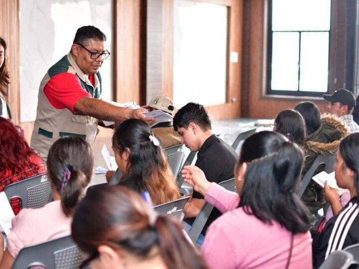 IMPARTEN PLÁTICA INFORMATIVA DE SALUD A ESTUDIANTES DE ALPATLÁHUAC
