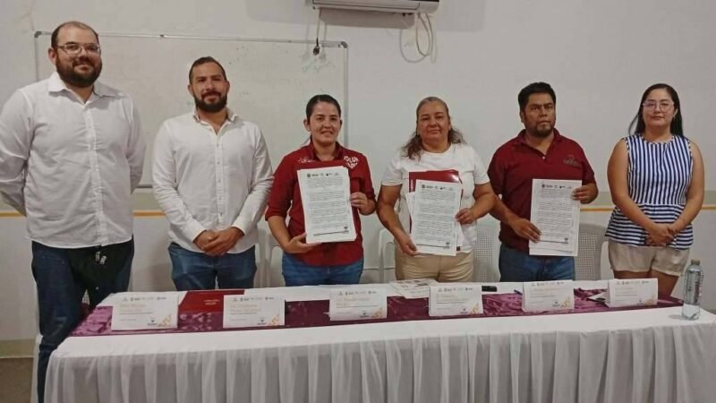 ALCALDESA DE SOCHIAPA FIRMA CONVENIO CON IVEA