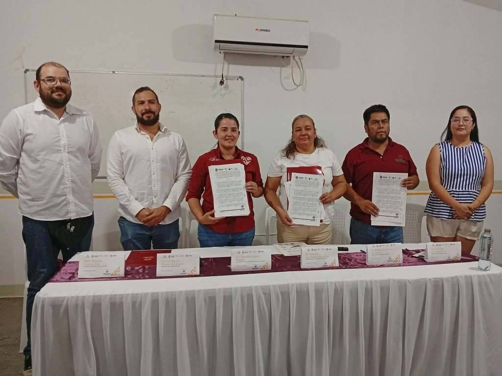 ALCALDESA DE SOCHIAPA FIRMA CONVENIO CON IVEA
