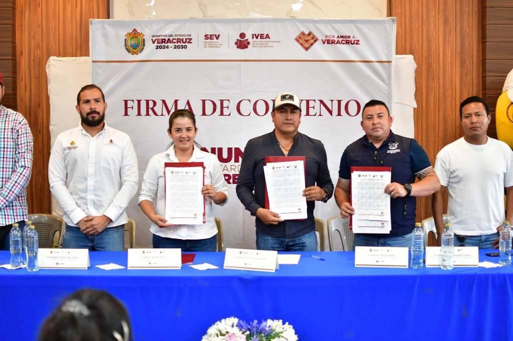 AYUNTAMIENTO DE ALPATLÁHUAC FORTALECE LA EDUCACIÓN EN EL MUNICIPIO