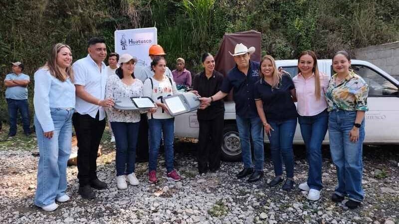 LLEVAN PROGRAMA “HUATUSCO ILUMINADO” A CAPULAPA