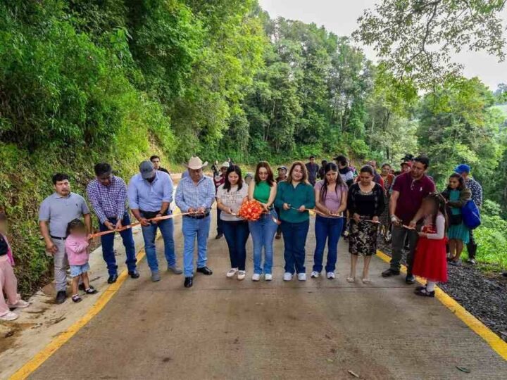 ALCALDE DE COSCOMATEPEC INAUGURA PAVIMENTACIÓN EN EL DURAZNO