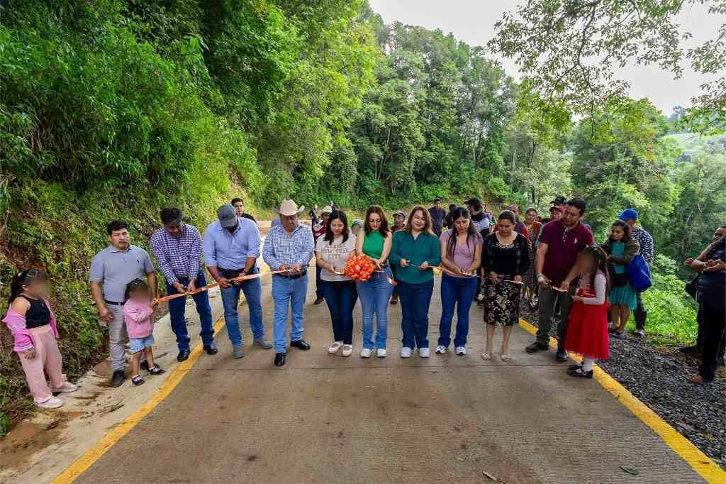 ALCALDE DE COSCOMATEPEC INAUGURA PAVIMENTACIÓN EN EL DURAZNO