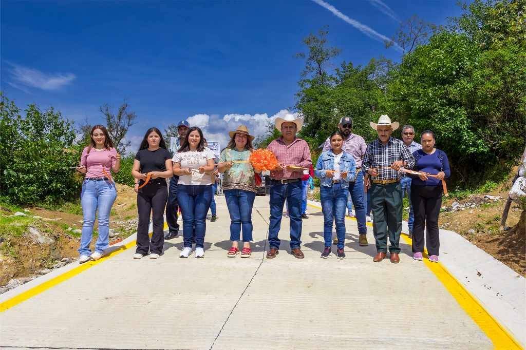 INAUGURA ALCALDE DE COSCOMATEPEC OBRA EN EL ZACATAL