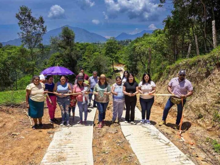 ENTREGAN AUTORIDADES DE COSCOMATEPEC OBRA EN OCOPA