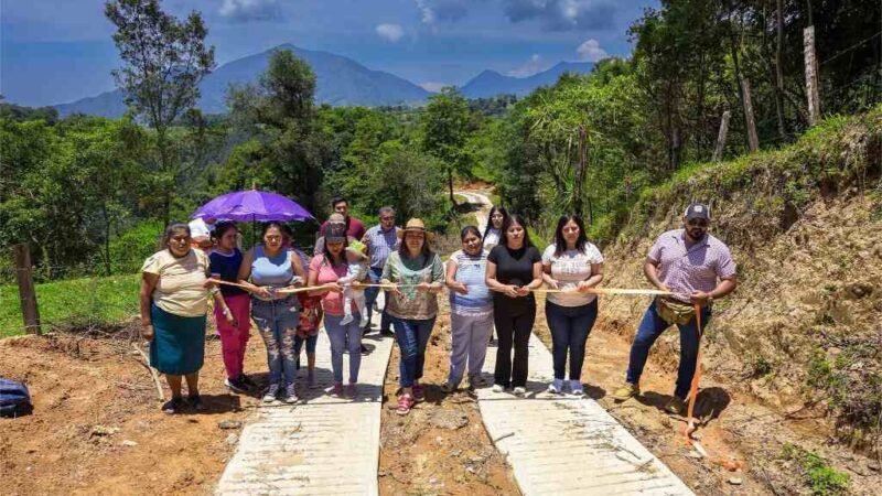 ENTREGAN AUTORIDADES DE COSCOMATEPEC OBRA EN OCOPA