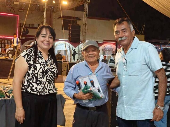 FESTEJAN EL DÍA DEL PADRE EN TOMATLÁN