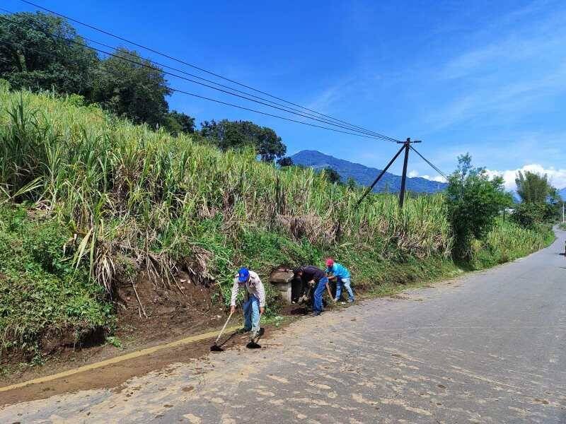REALIZAN LIMPIEZA DE CAMINOS DE TOMATLÁN