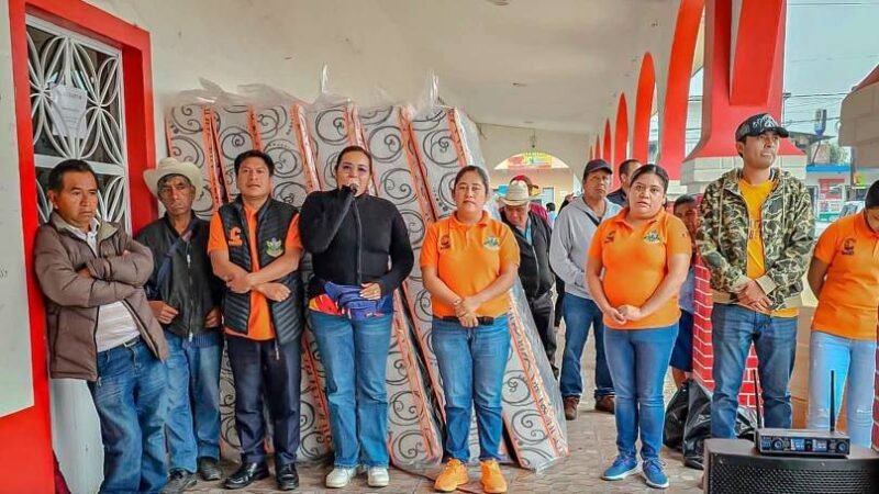 DIF DE CALCAHUALCO ENTREGA APOYOS