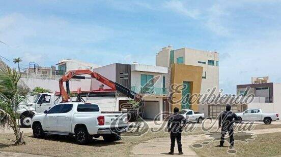 DESCUBREN FOSAS EN RESIDENCIA