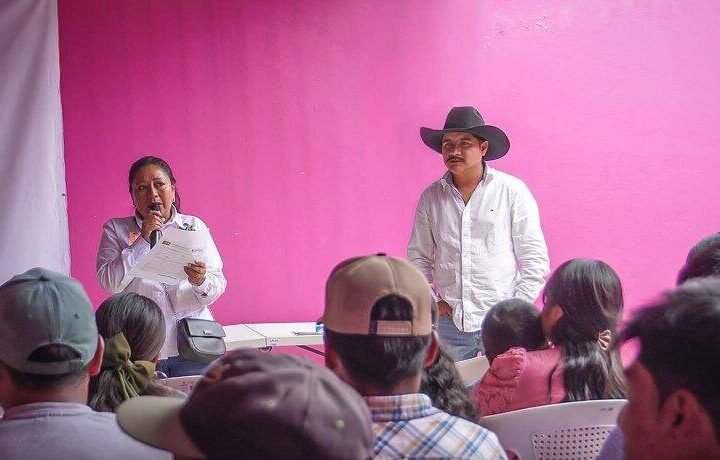 CAPACITAN A COMITÉS DE CONTRALORÍA SOCIAL DE CALCAHUALCO