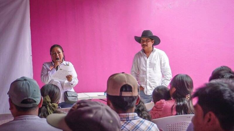 CAPACITAN A COMITÉS DE CONTRALORÍA SOCIAL DE CALCAHUALCO