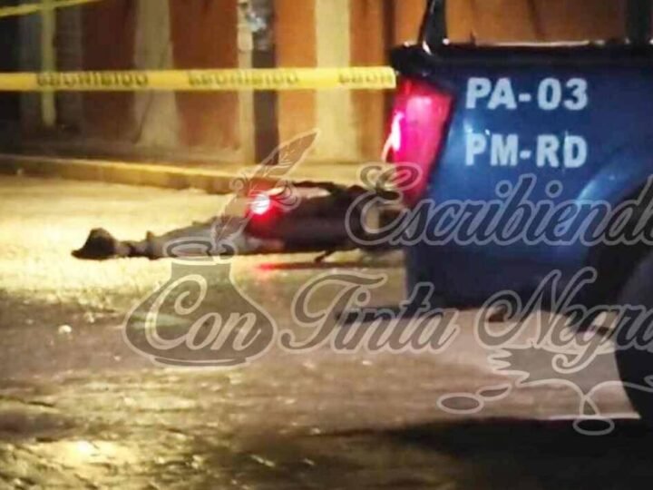 LO EJECUTAN FRENTE AL PALACIO MUNCIPAL; LA POLICÍA DESAPARECIÓ