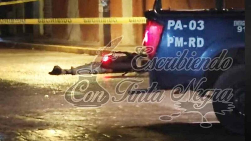 LO EJECUTAN FRENTE AL PALACIO MUNCIPAL; LA POLICÍA DESAPARECIÓ