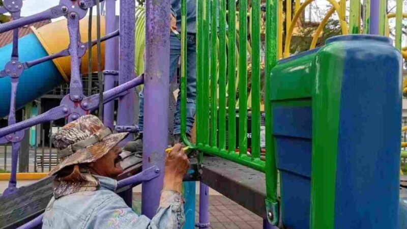 DAN MANTENIMIENTO A PARQUES DE CÓRDOBA
