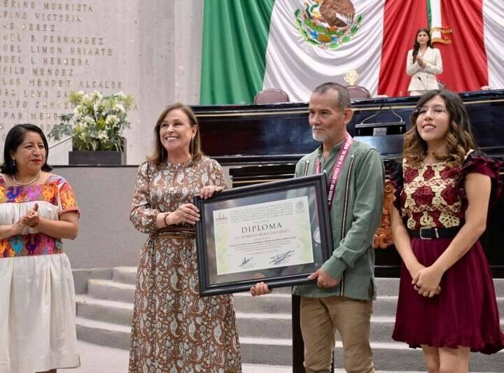 ENTREGA CONGRESO A ROBERTO MORA GALLARDO LA MEDALLA AL MÉRITO AMBIENTAL 2026