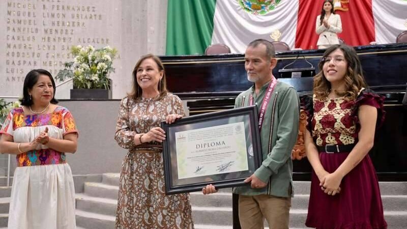 ENTREGA CONGRESO A ROBERTO MORA GALLARDO LA MEDALLA AL MÉRITO AMBIENTAL 2026