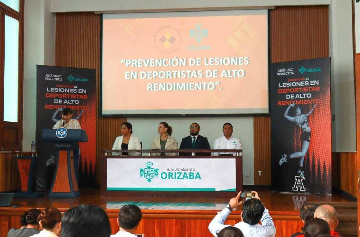 CAPACITAN A ENTRENADORES Y ATLETAS EN FISIOTERAPIA DEPORTIVA EN ORIZABA
