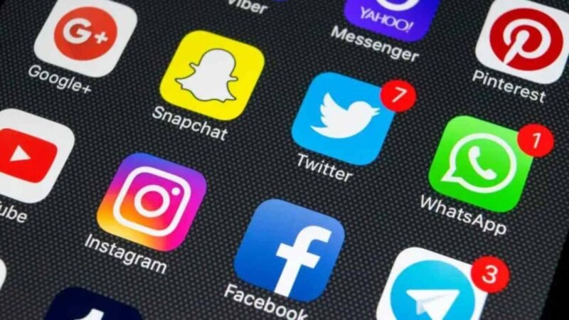 CANADÁ PODRÍA PROHIBIR EL USO DE REDES SOCIALES A MENORES DE 16 AÑOS