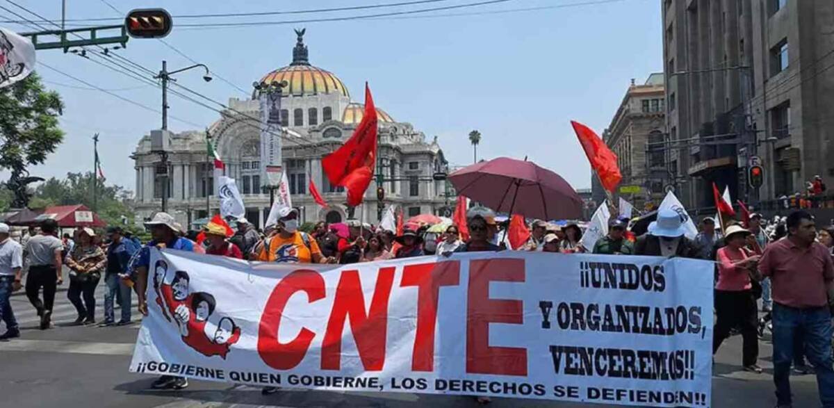 LA CNTE EVALÚA DECRETAR UN RECESO Y RETIRAR PLANTONES