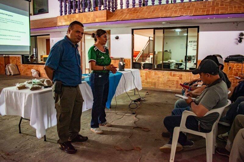PRODUCTORES DE CAFÉ FORTALECEN SUS CONOCIMIENTOS EN IXHUATLÁN DEL CAFÉ