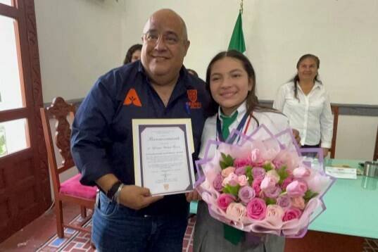 ESTUDIANTE DE FORTÍN, CAMPEONA ESTATAL DE CUENTO