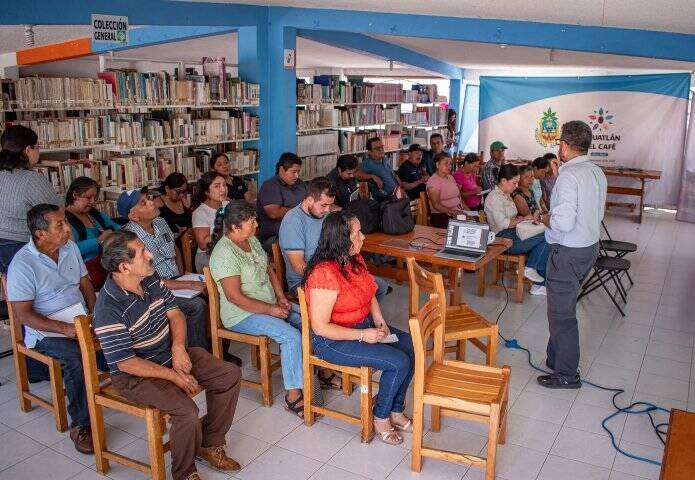 REALIZAN TALLER PARA FORTALECER LA PRODUCCIÓN DE CAFE EN IXHUATLÁN