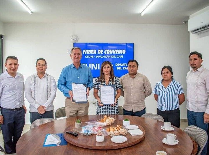FIRMAN CONVENIO AYUNTAMIENTO DE IXHUATLÁN DEL CAFÉ Y CEUNI