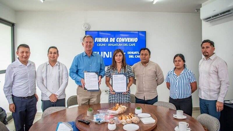FIRMAN CONVENIO AYUNTAMIENTO DE IXHUATLÁN DEL CAFÉ Y CEUNI