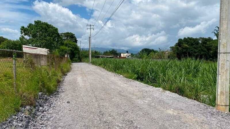 DAN MANTENIMIENTO A CAMINO EN SANTA LUCIA POTRERILLO