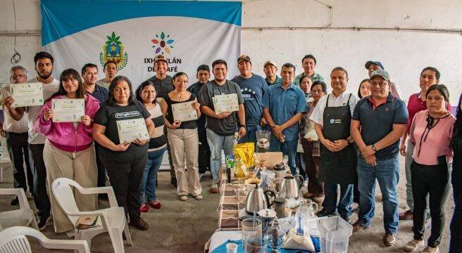 DAN CURSO SOBRE MÉTODOS DE EXTRACCIÓN DE CAFÉ EN IXHUATLAN DEL CAFÉ