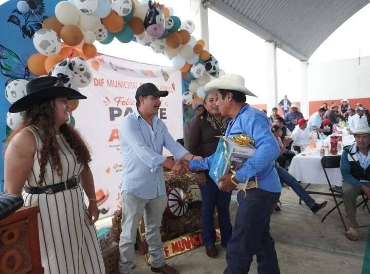 CELEBRAN A LOS PADRES DE CALCAHUALCO