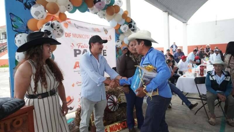 CELEBRAN A LOS PADRES DE CALCAHUALCO