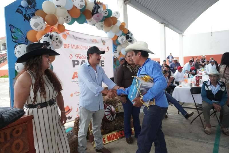 CELEBRAN A LOS PADRES DE CALCAHUALCO