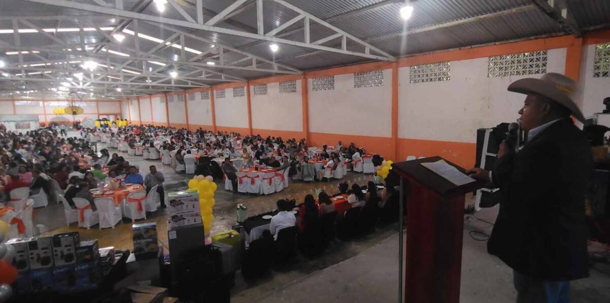ALCALDE DE COSCO REAFIRMA COMPROMISO CON LA EDUCACIÓN