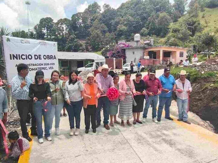 INAUGURA ALCALDE DE COSCO OBRA EN XALTENANGO